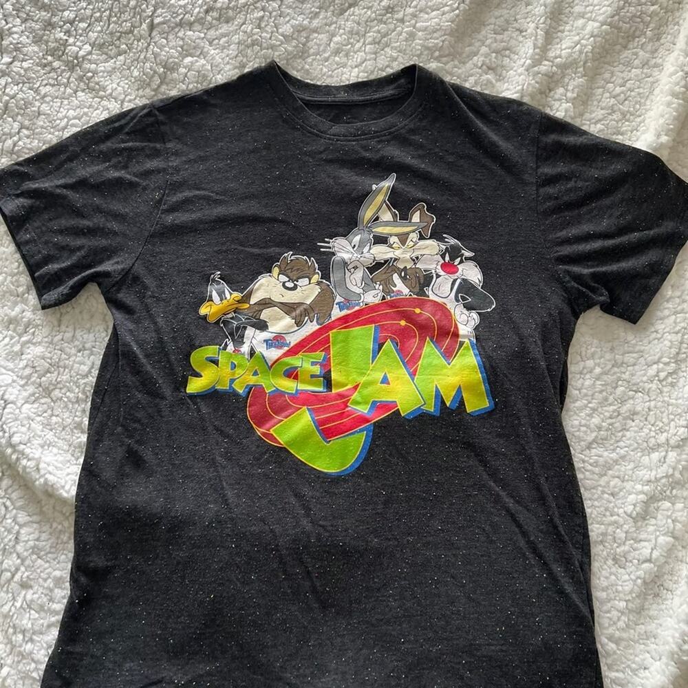 Space Jam Shirt in New Condition. Size Medium. (Ships as soon as possible) A